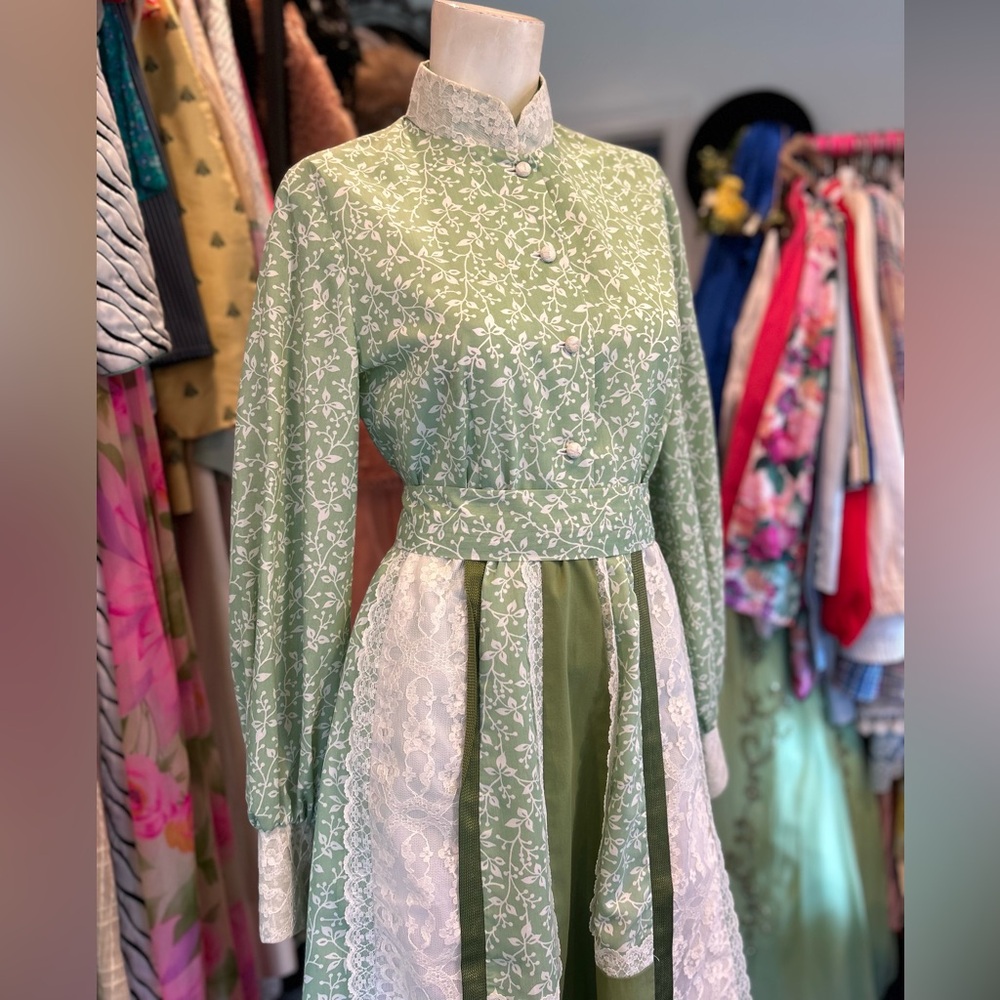 70 Green Gunne-esk Set - Picture 5 of 16